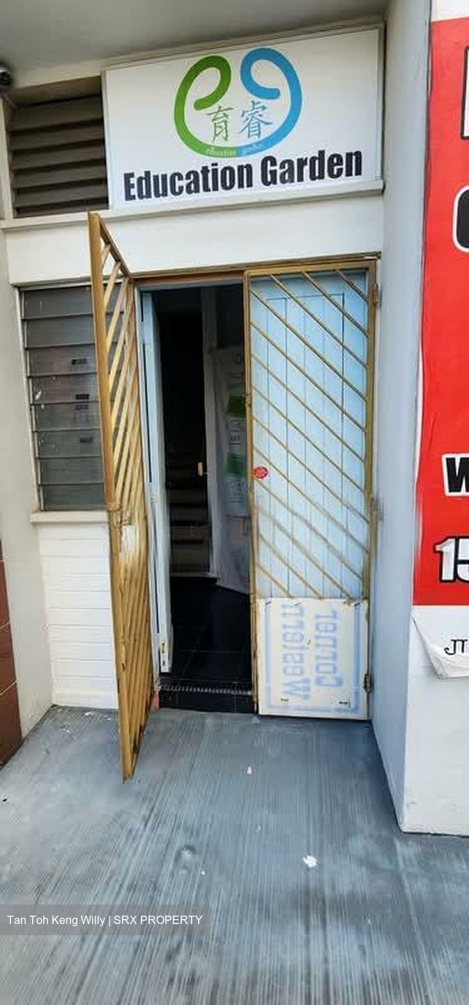 Blk 352 Clementi Avenue 2 Shopping Centre (Clementi), HDB 3 Rooms #562452341